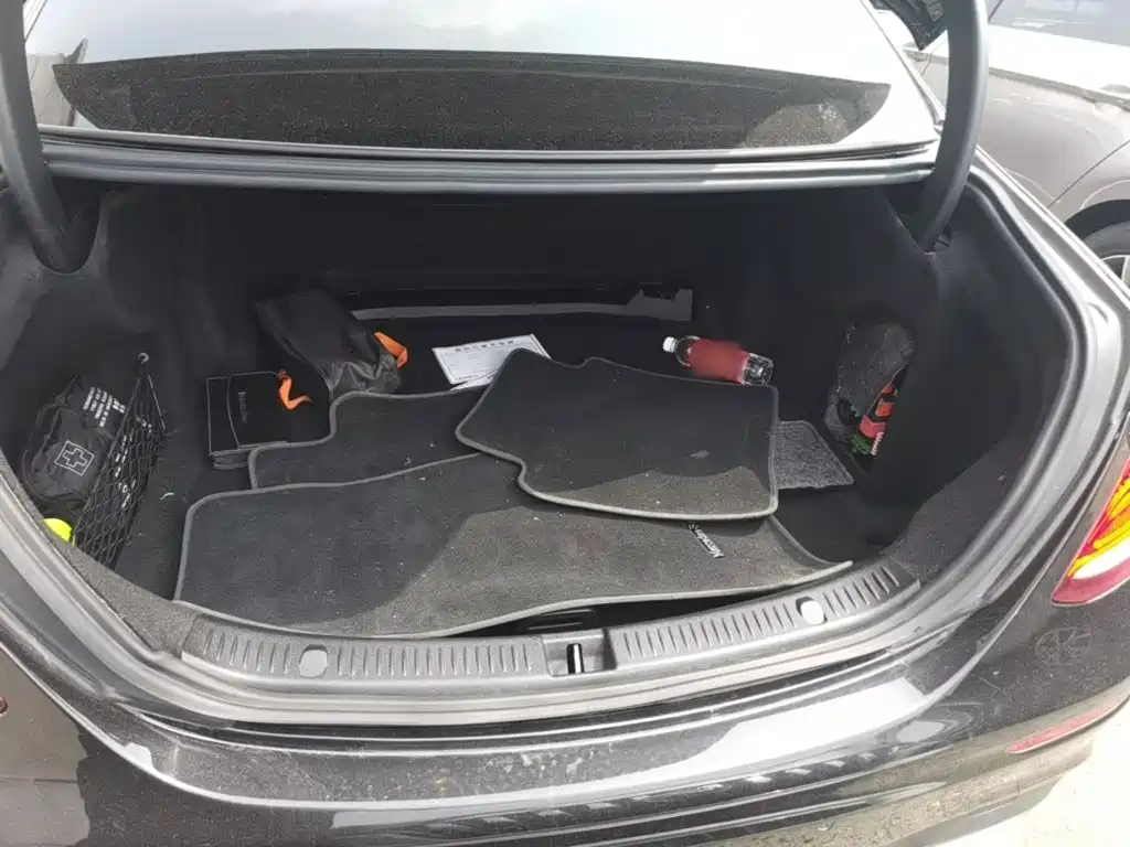 Mercedes-Benz E-Class — миниатюра 15
