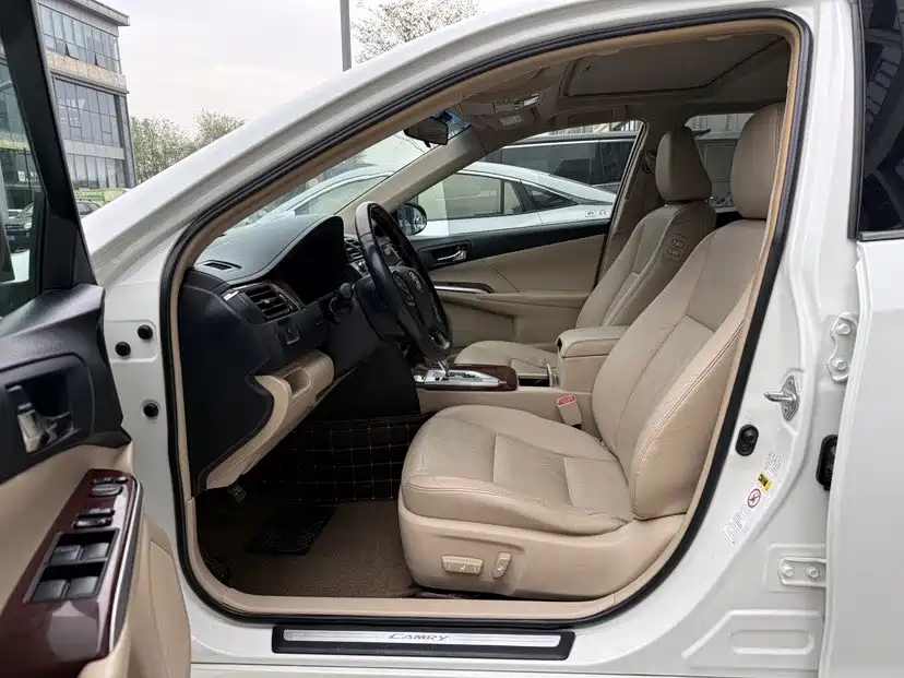 Toyota Camry — миниатюра 7