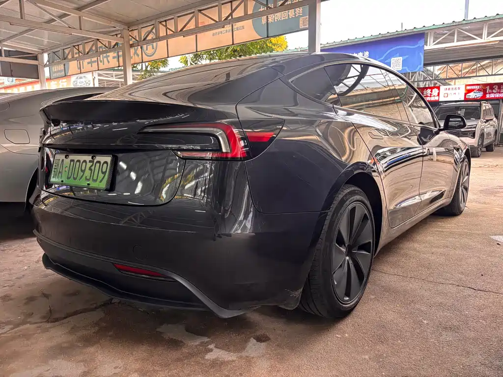 Tesla Model 3 — миниатюра 12