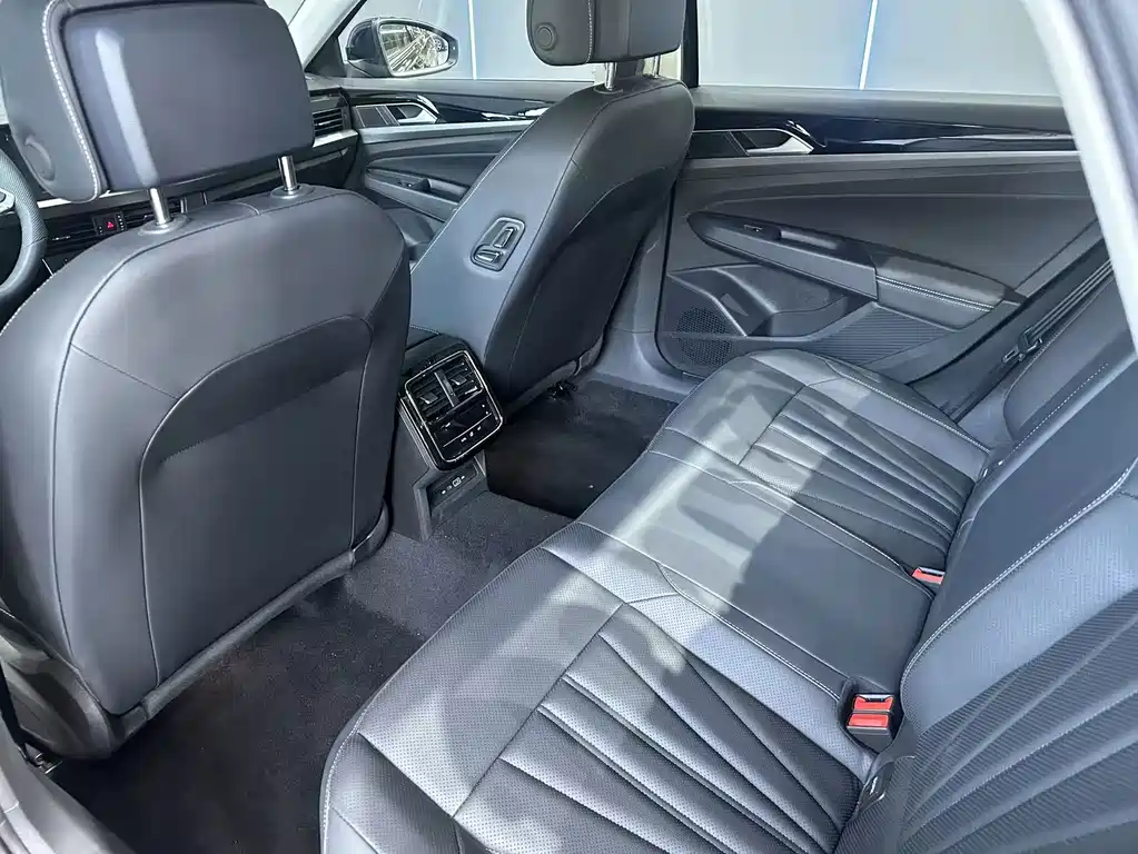 Volkswagen Passat — миниатюра 10
