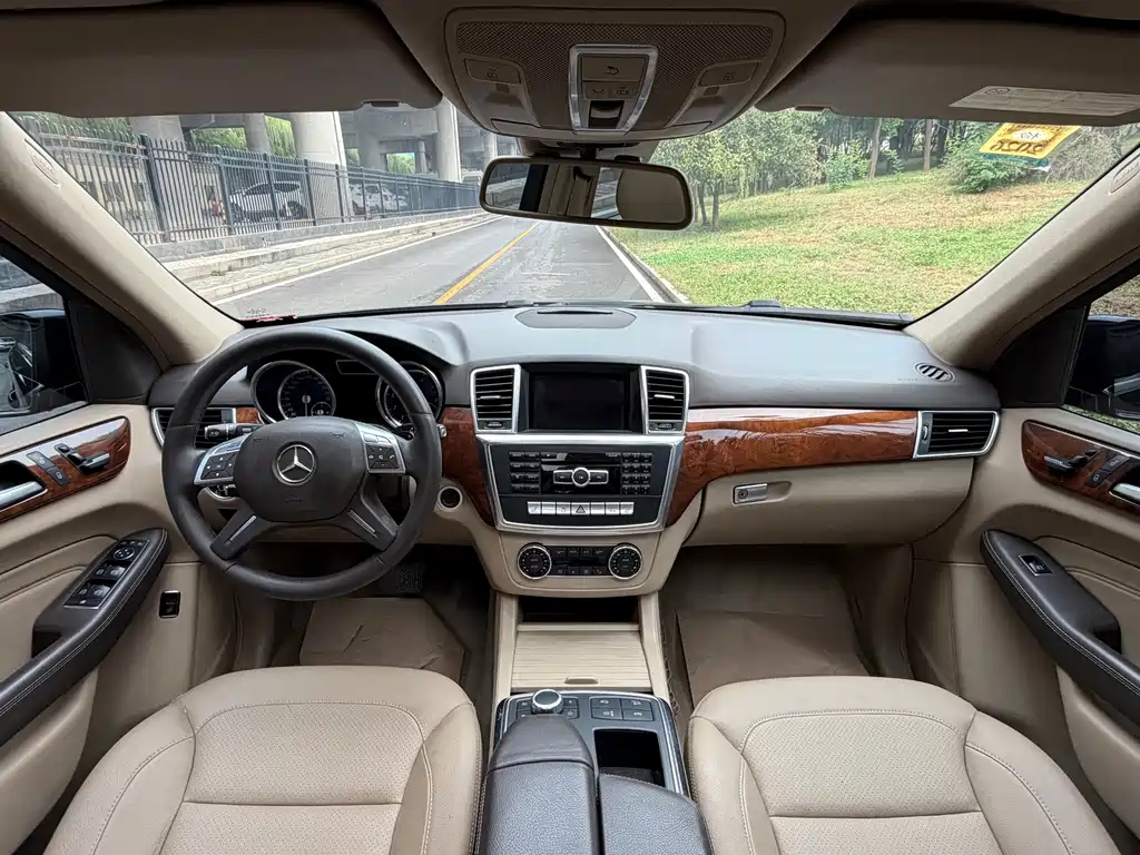 Mercedes-Benz M-Class — миниатюра 8