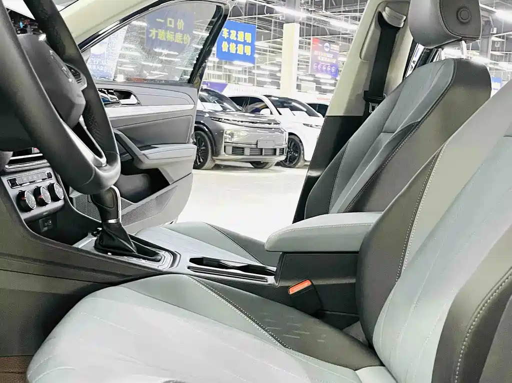 Volkswagen Lavida — миниатюра 5