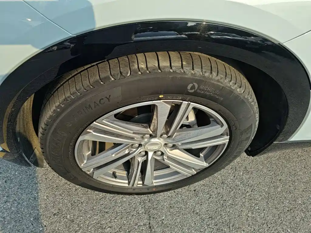 Cadillac Lyriq — миниатюра 23
