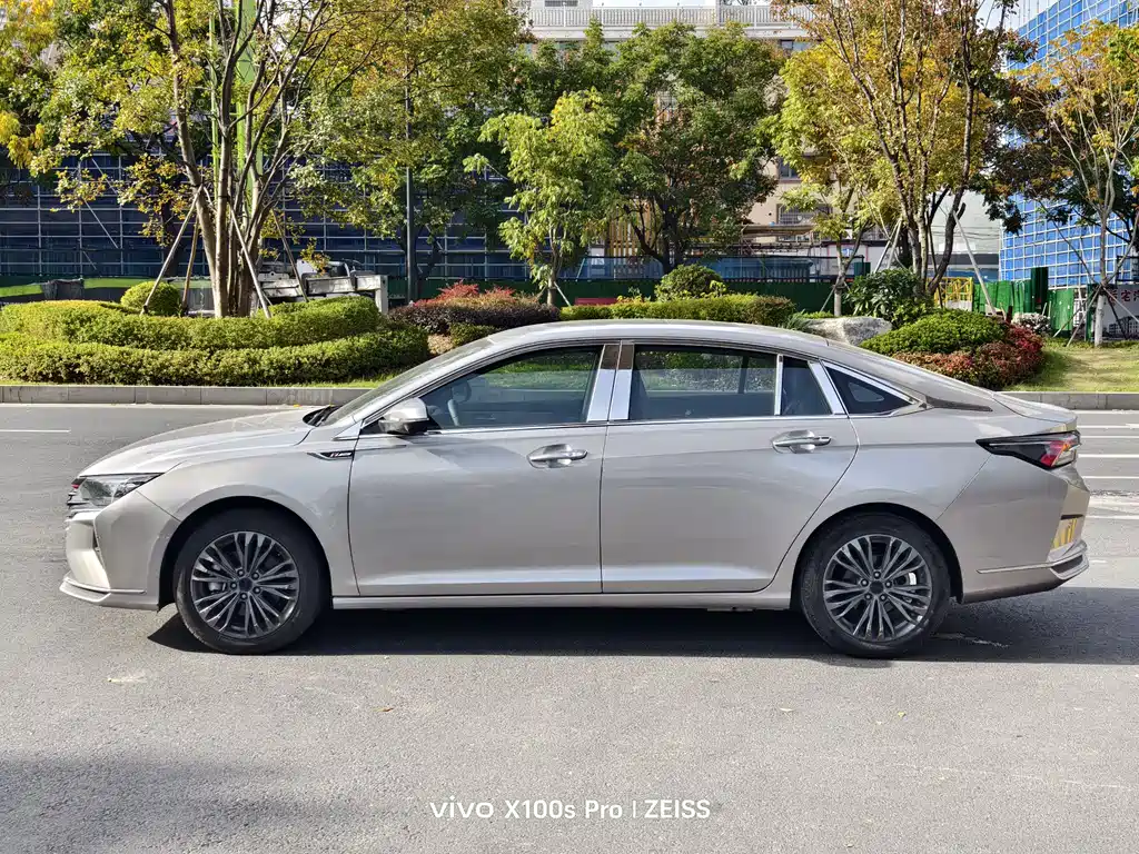 DONGFENG YI HYUN MAX