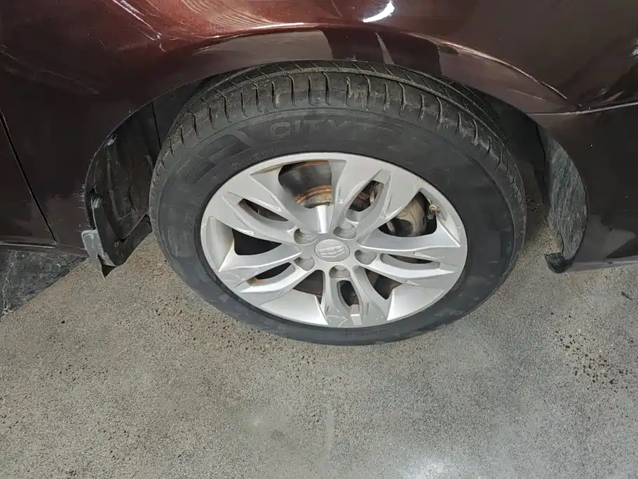 Geely Emgrand — миниатюра 6