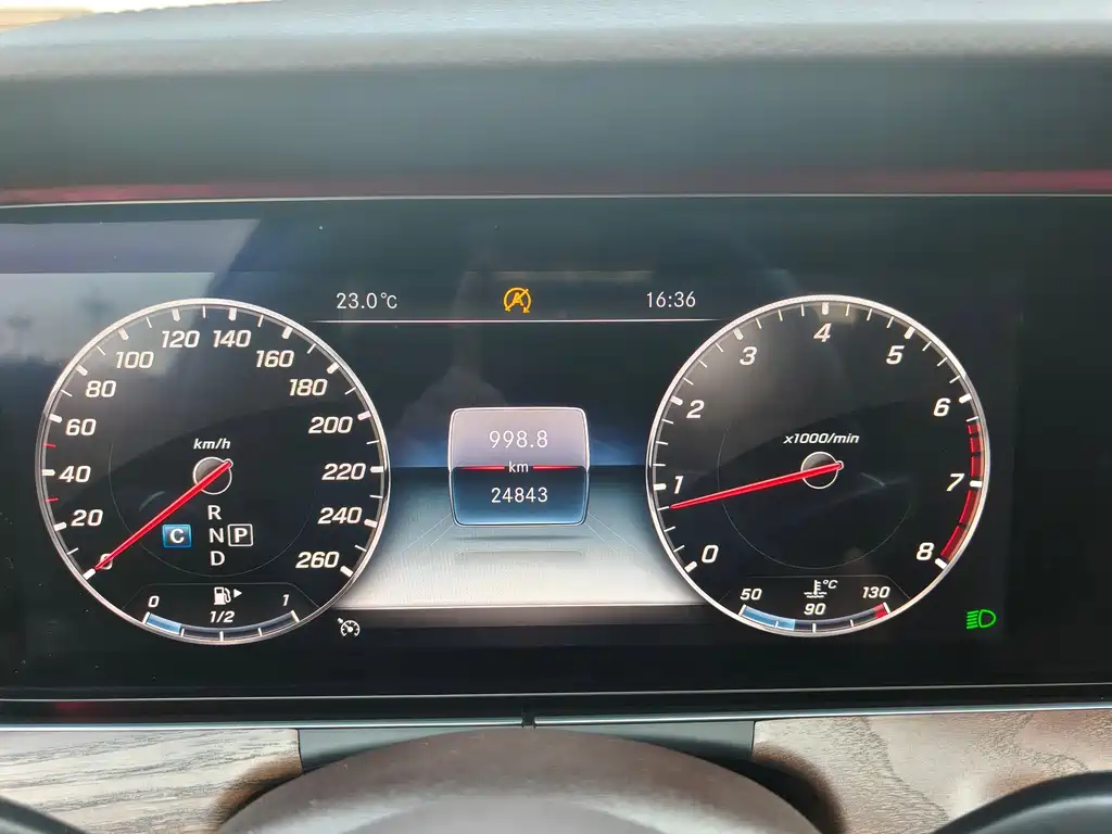 Mercedes-Benz E-Class — миниатюра 10