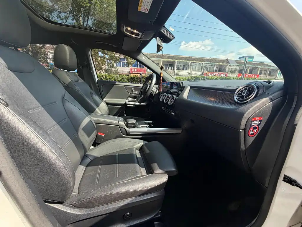 Mercedes-Benz GLA — миниатюра 12