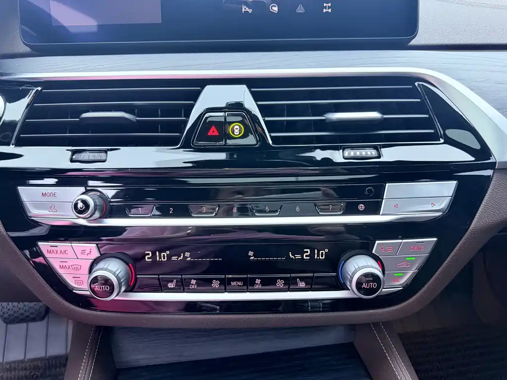 BMW 5 Series — миниатюра 14