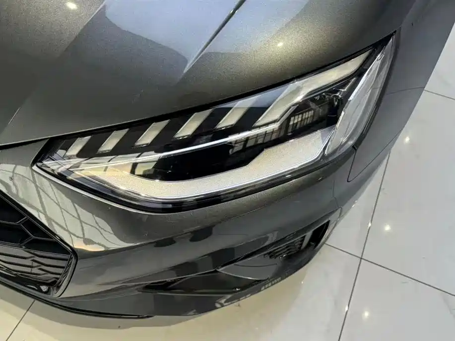 Audi A4L 2023 40 TFSI Luxury