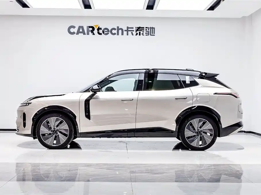 LYNK  & CO. 08 EM P