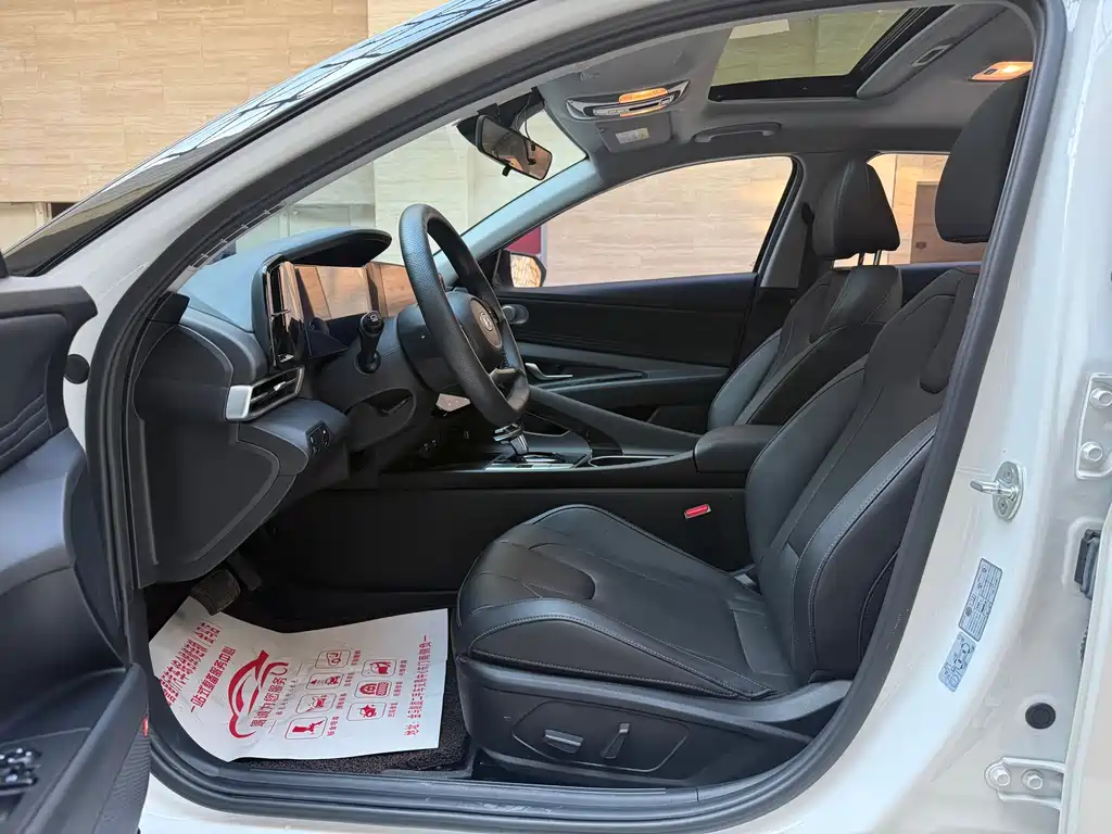 Hyundai Elantra — миниатюра 7