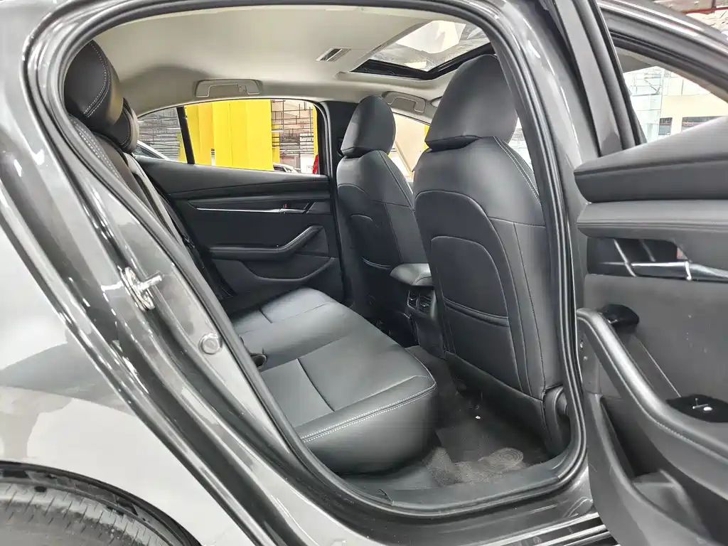 Mazda 3 Axela — миниатюра 16