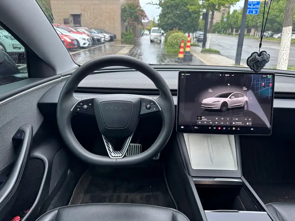 Tesla Model 3 — миниатюра 12