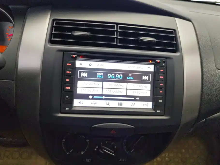 Nissan Livina — миниатюра 13