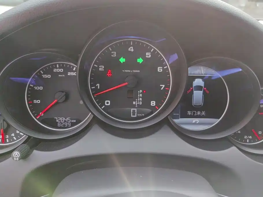 Porsche Cayenne — миниатюра 14