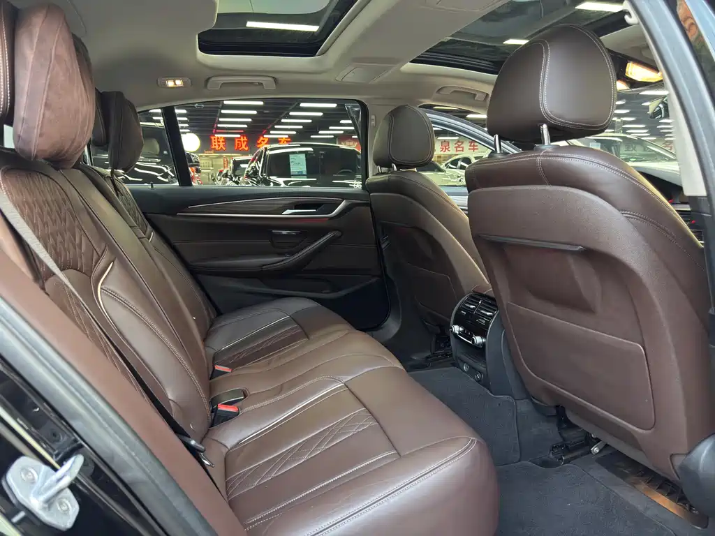 BMW 5 Series New Energy — миниатюра 16