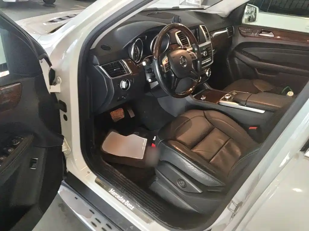 Mercedes-Benz M-Class — миниатюра 12