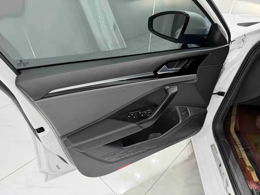 Volkswagen Sagitar 2021 280TSI DSG