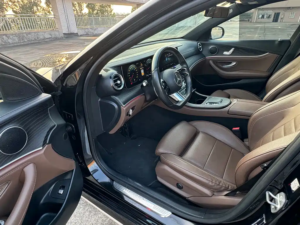 Mercedes-Benz E-Class — миниатюра 10