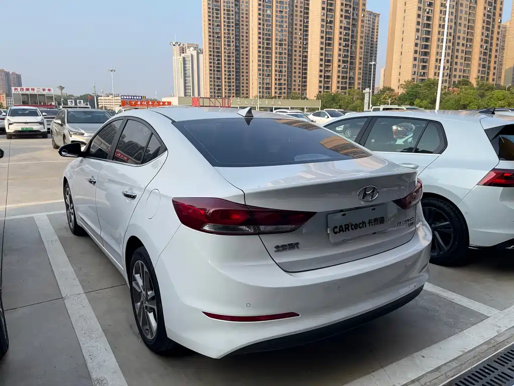 Hyundai Elantra — миниатюра 15
