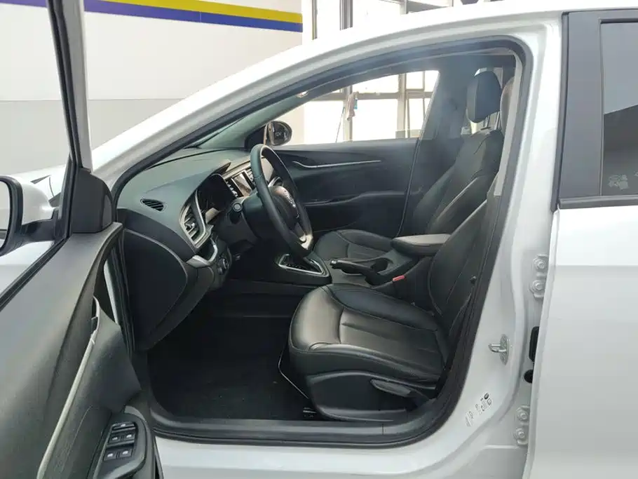 Buick Excelle — миниатюра 9