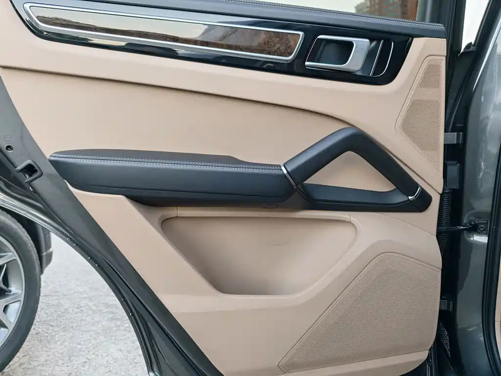Porsche Cayenne — миниатюра 14