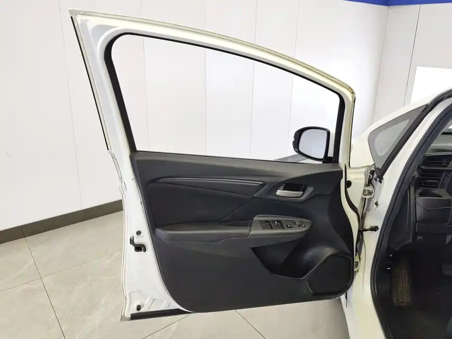 Honda Fit — миниатюра 7