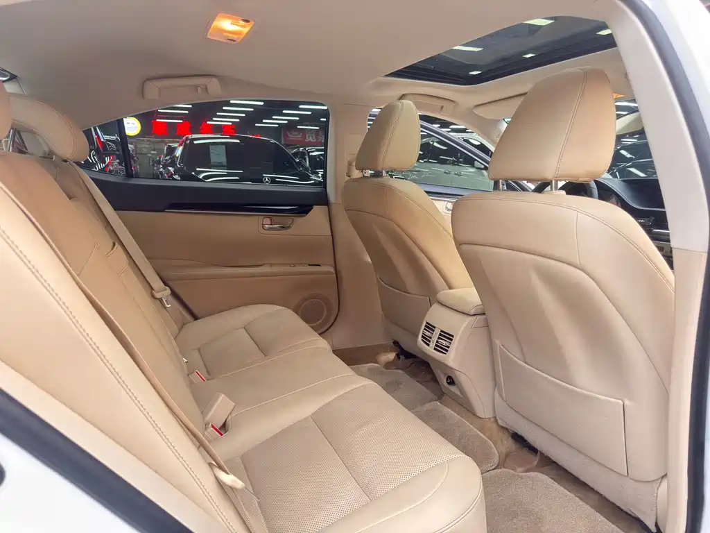 Lexus ES — миниатюра 13
