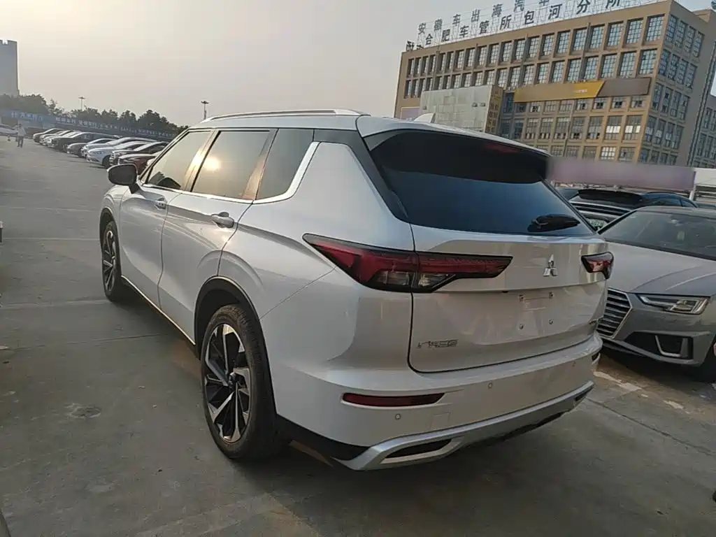 Mitsubishi Outlander — миниатюра 5