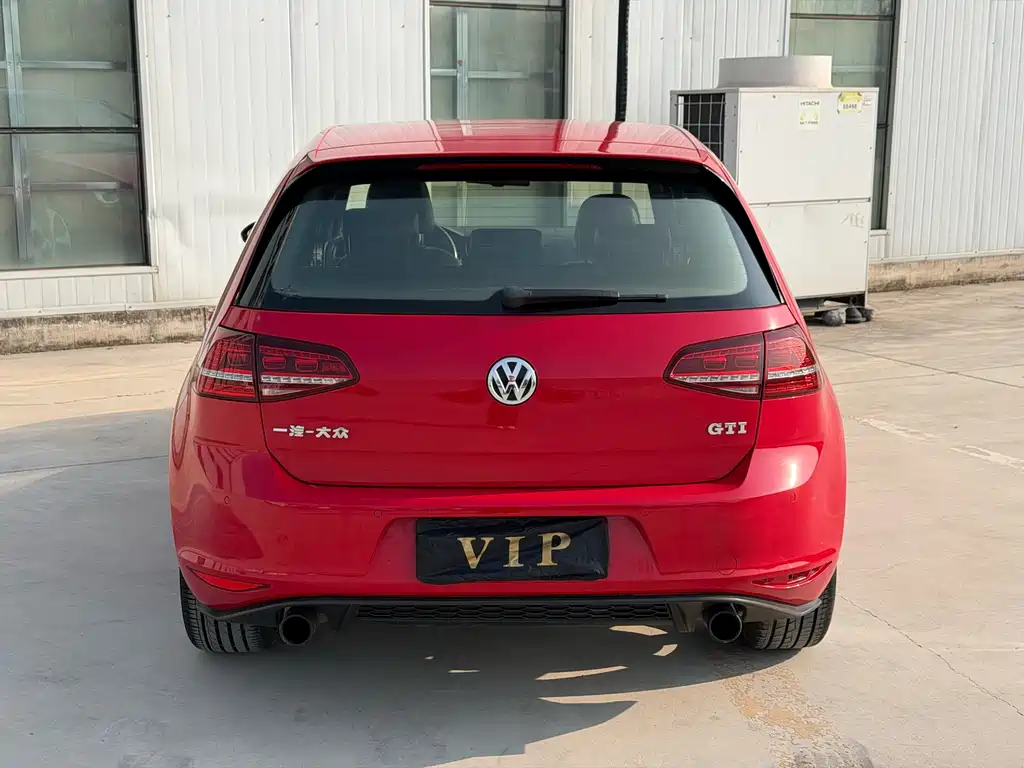 VOLKSWAGEN GOLF GTI