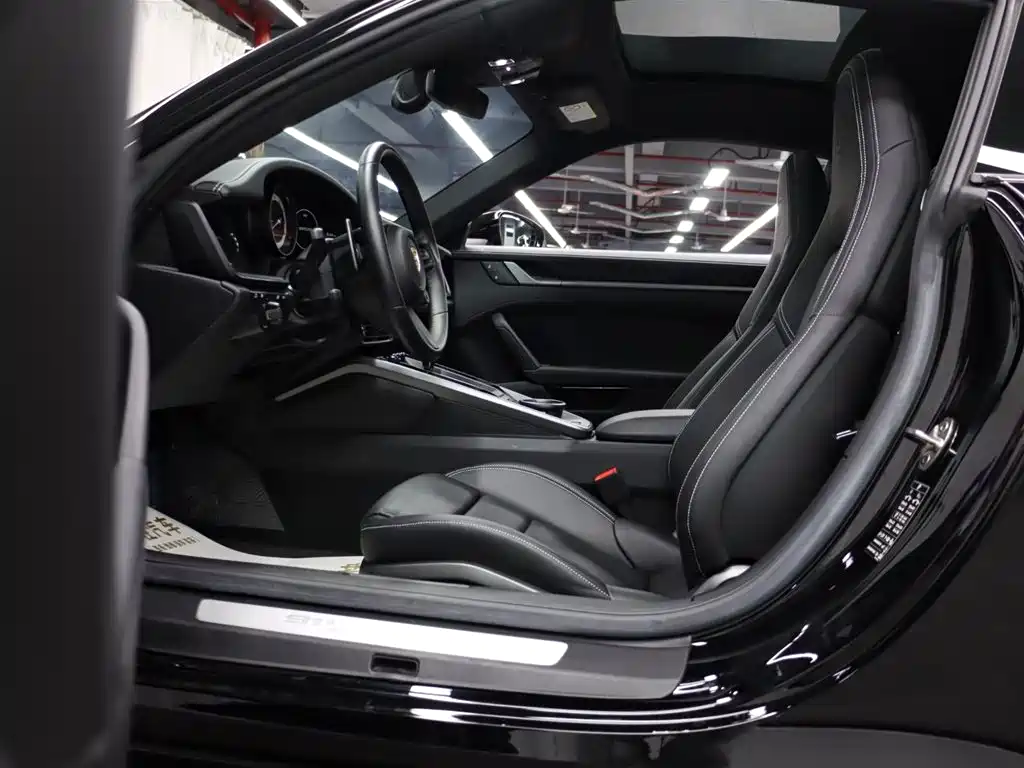 Porsche 911 2023 Carrera 3.0T