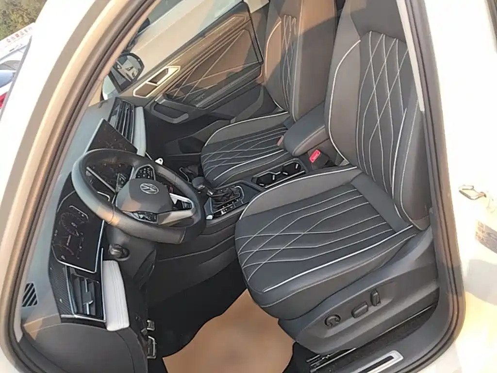 Volkswagen Tiguan L — миниатюра 15