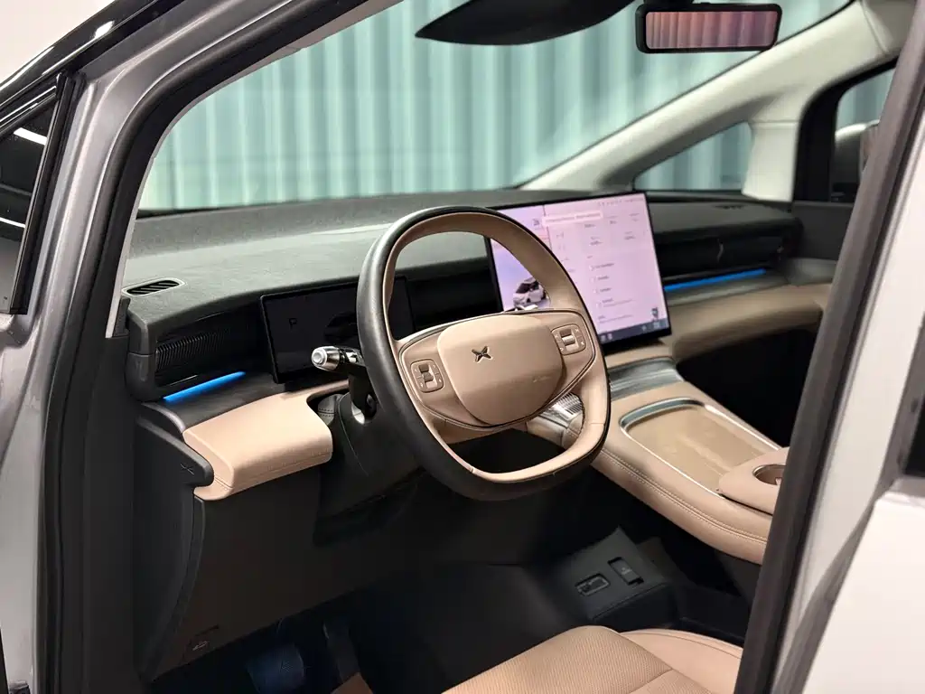 XPeng X9 — миниатюра 5