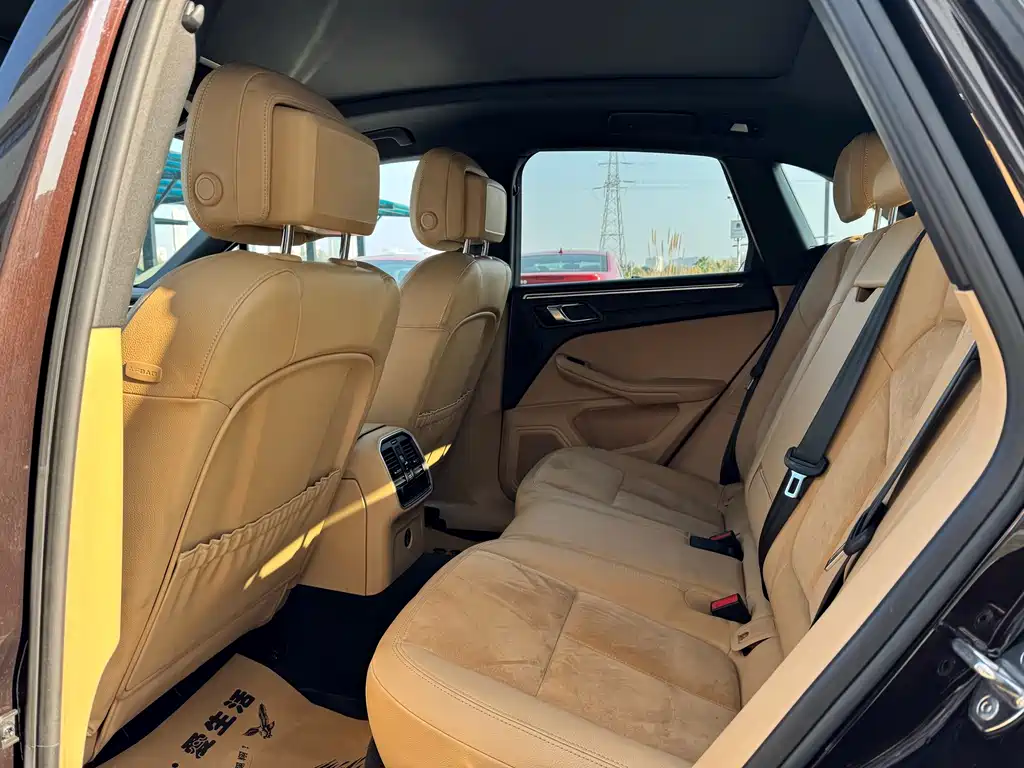 Porsche Macan — миниатюра 9