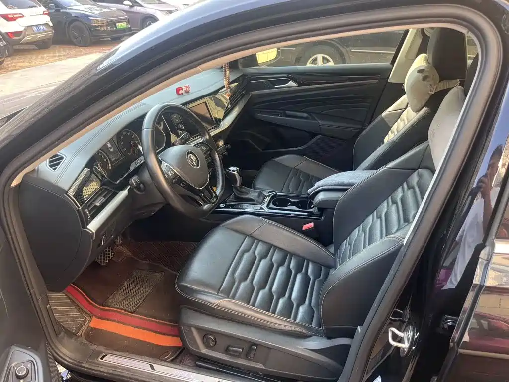 Volkswagen Passat PHEV — миниатюра 6