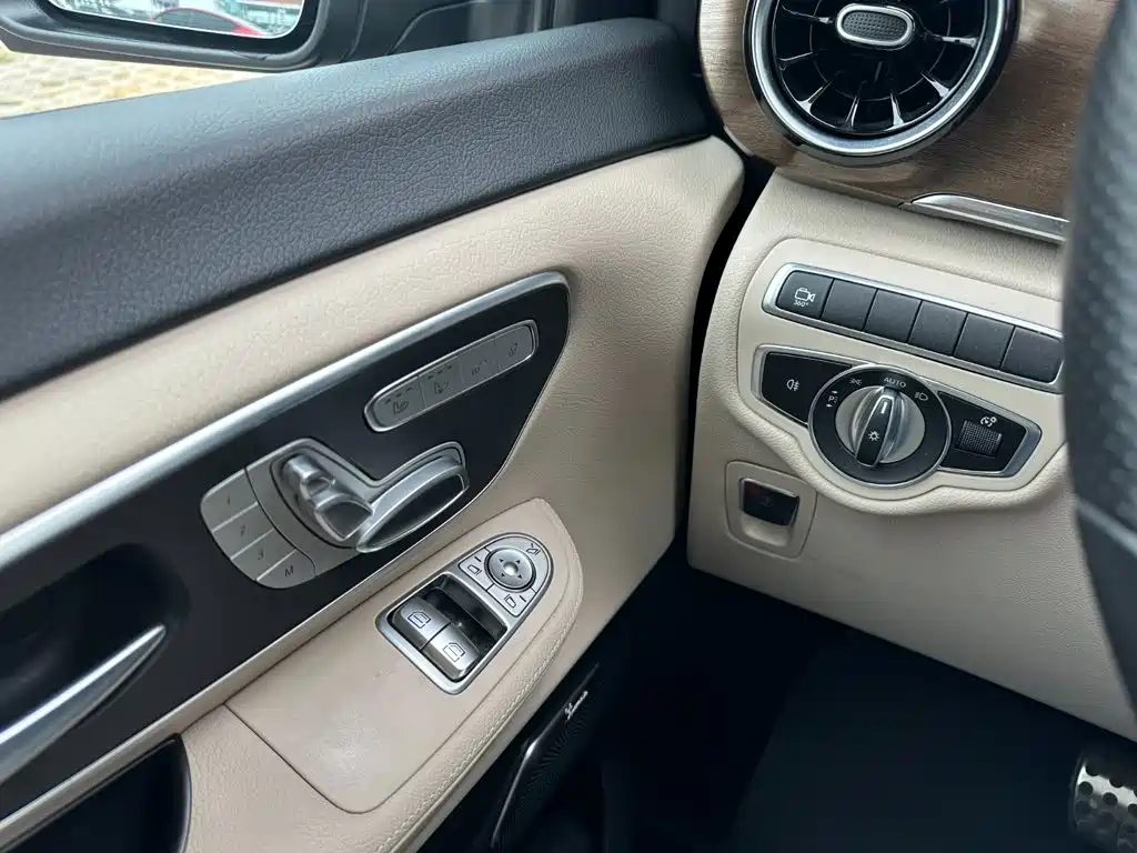 Mercedes-Benz V-Class — миниатюра 22