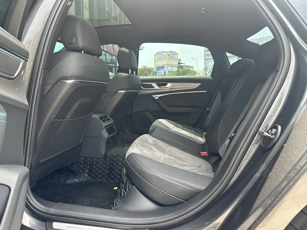 Audi A6L 2023 40 TFSI Luxury
