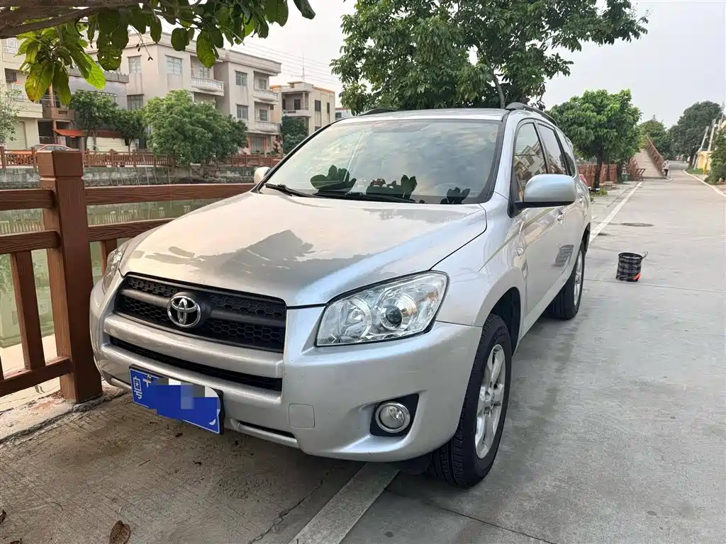 Toyota RAV4 2011