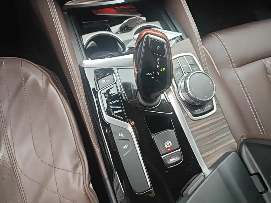 BMW 5 Series — миниатюра 15