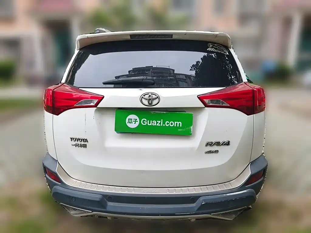 Toyota RAV4 — миниатюра 5