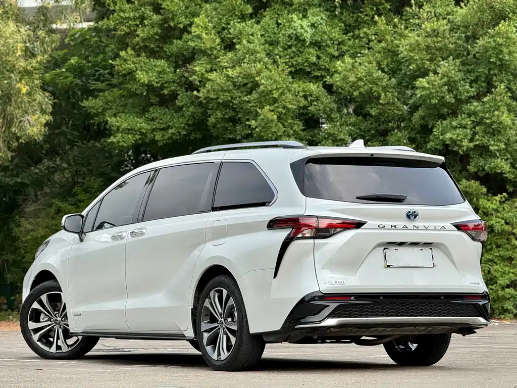Toyota Granvia — миниатюра 21