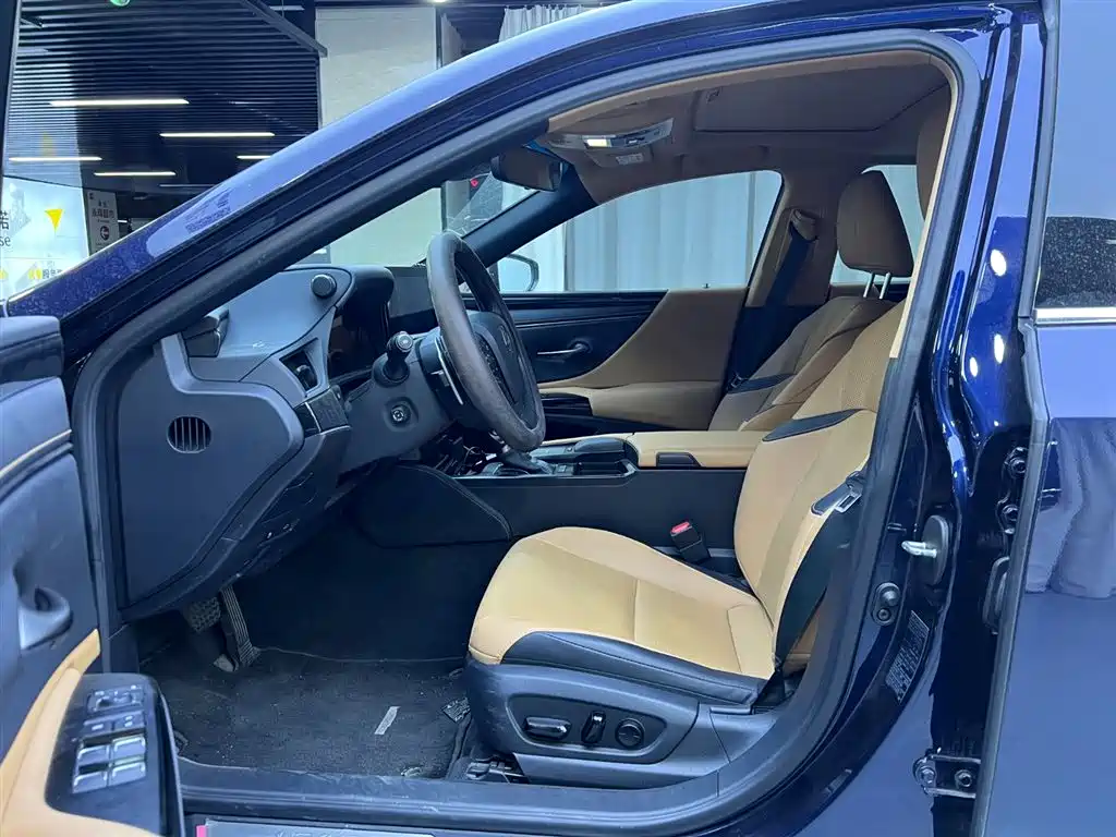 Lexus ES 2021 200