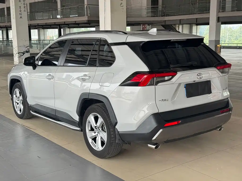 Toyota RAV4 — миниатюра 4