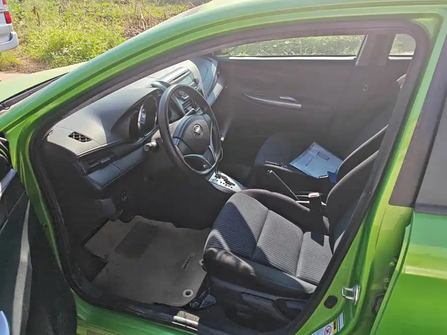 Toyota Yaris L — миниатюра 9