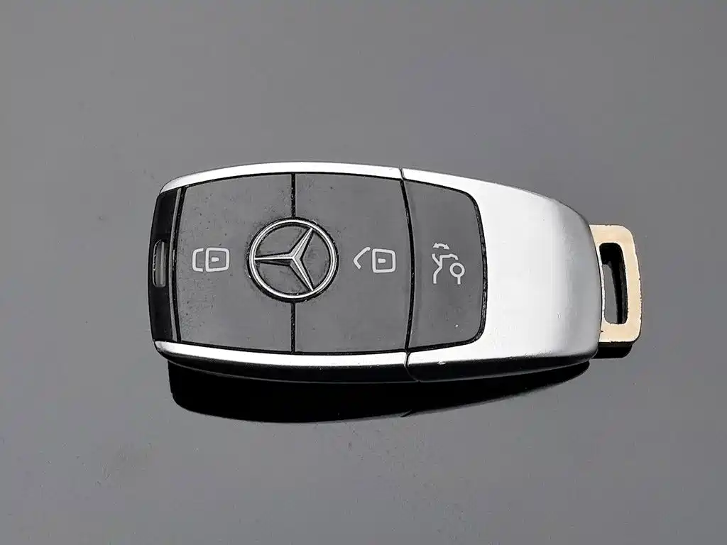 Mercedes-Benz E-Class — миниатюра 19