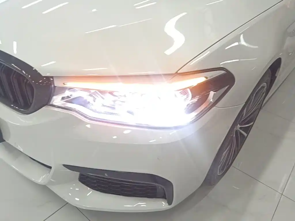 BMW 5 Series — миниатюра 24