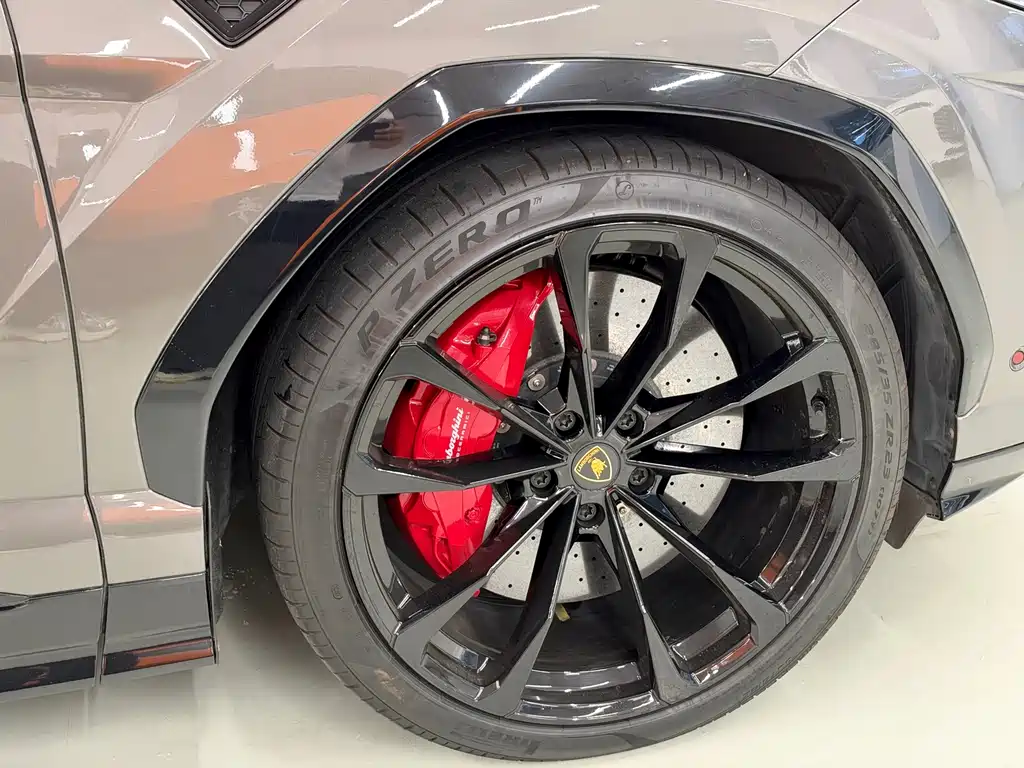 Lamborghini Urus — миниатюра 18