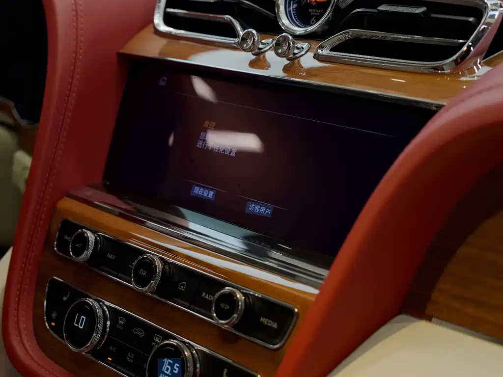 Bentley Bentayga — миниатюра 13