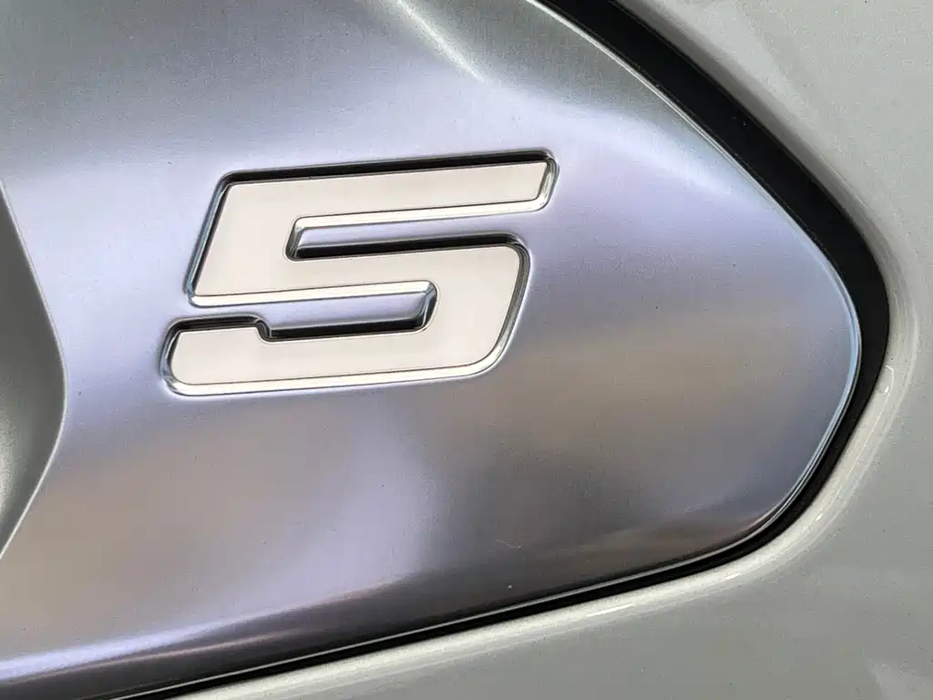 BMW 5 Series — миниатюра 14