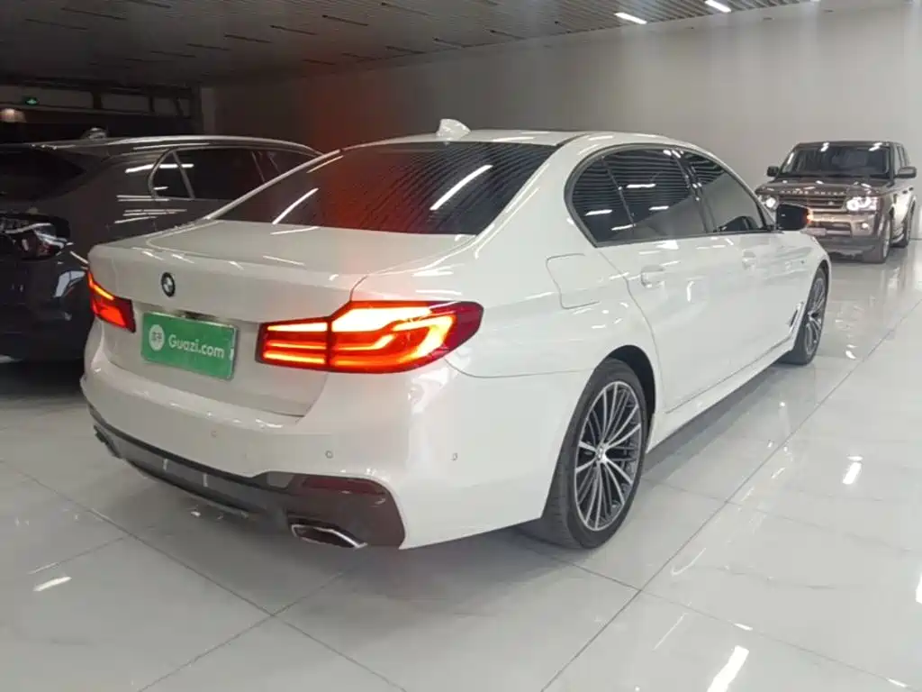 BMW 5 Series — миниатюра 7